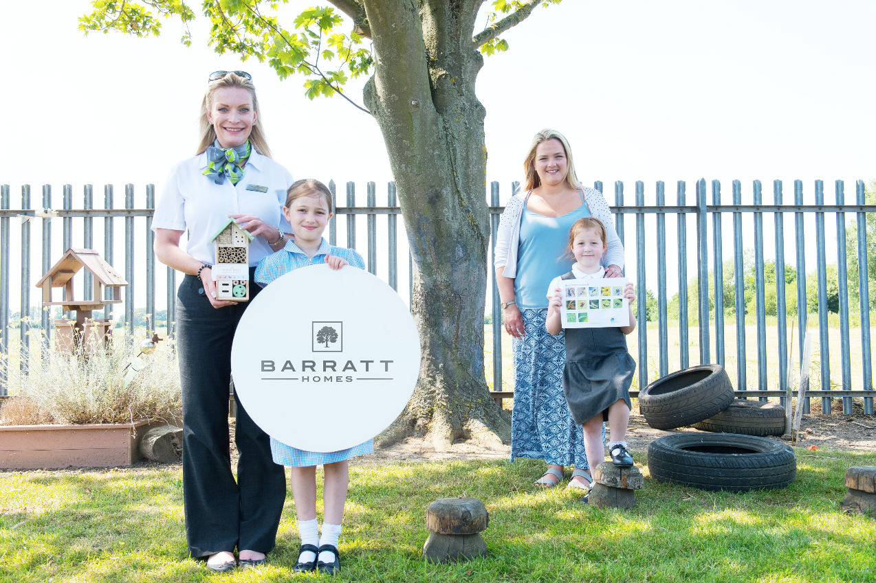 Barratt Homes Sales Adviser Helena Caulfield with pupils from Woodmansey CE Primary School and Head of School Bethan Nicholls (1)