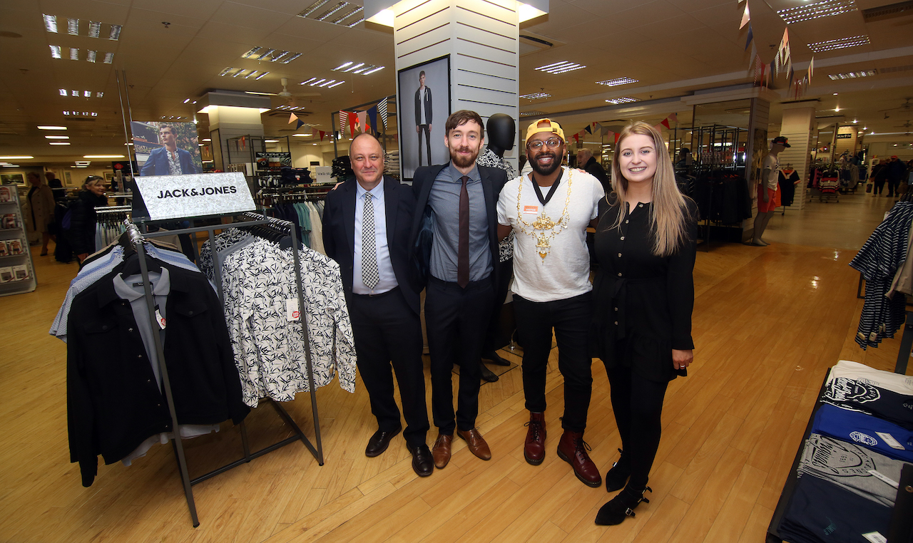 Lord Mayor at Atkinsons 24 - 300dpi