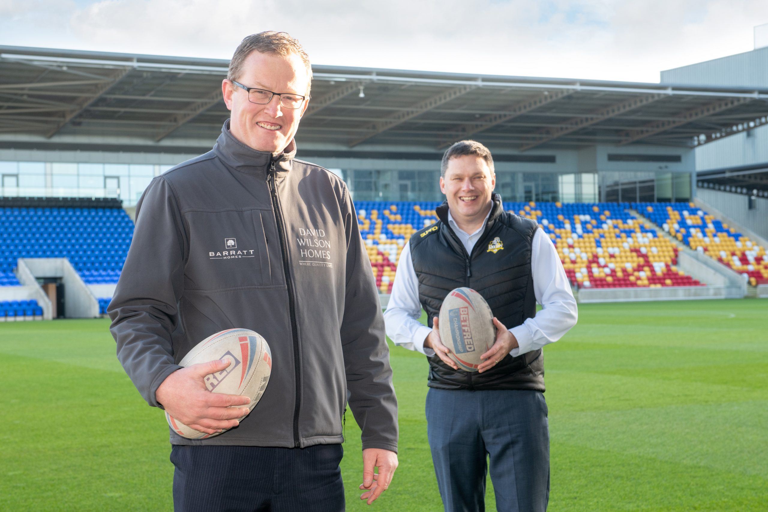 New partnership - Daniel Smith, managing director at Barratt Developments Yorkshire East (left) and Jon Flatman, chairman of the York City Knights (right)-dd82b987