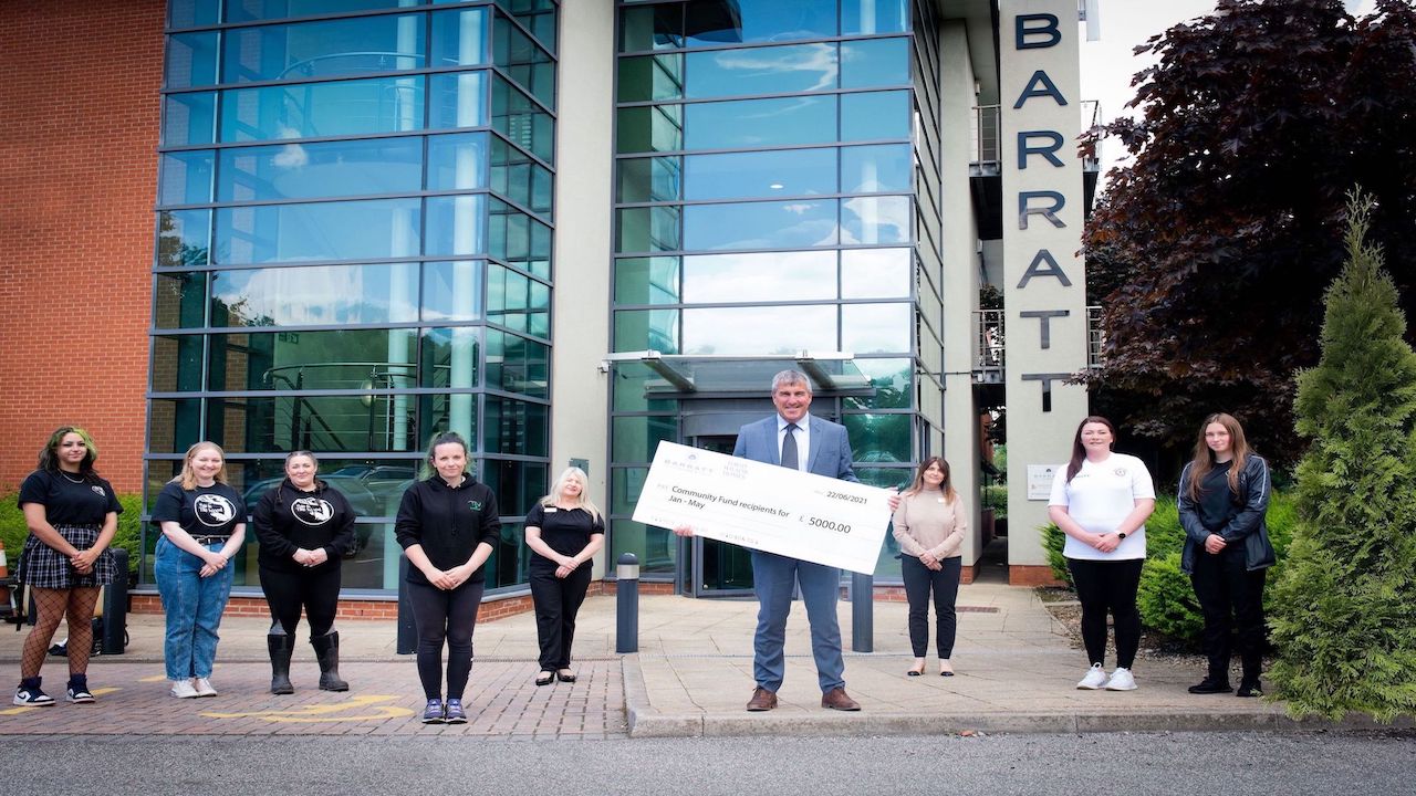 Ian Ruthven with Community Fund recipients-467d2a51