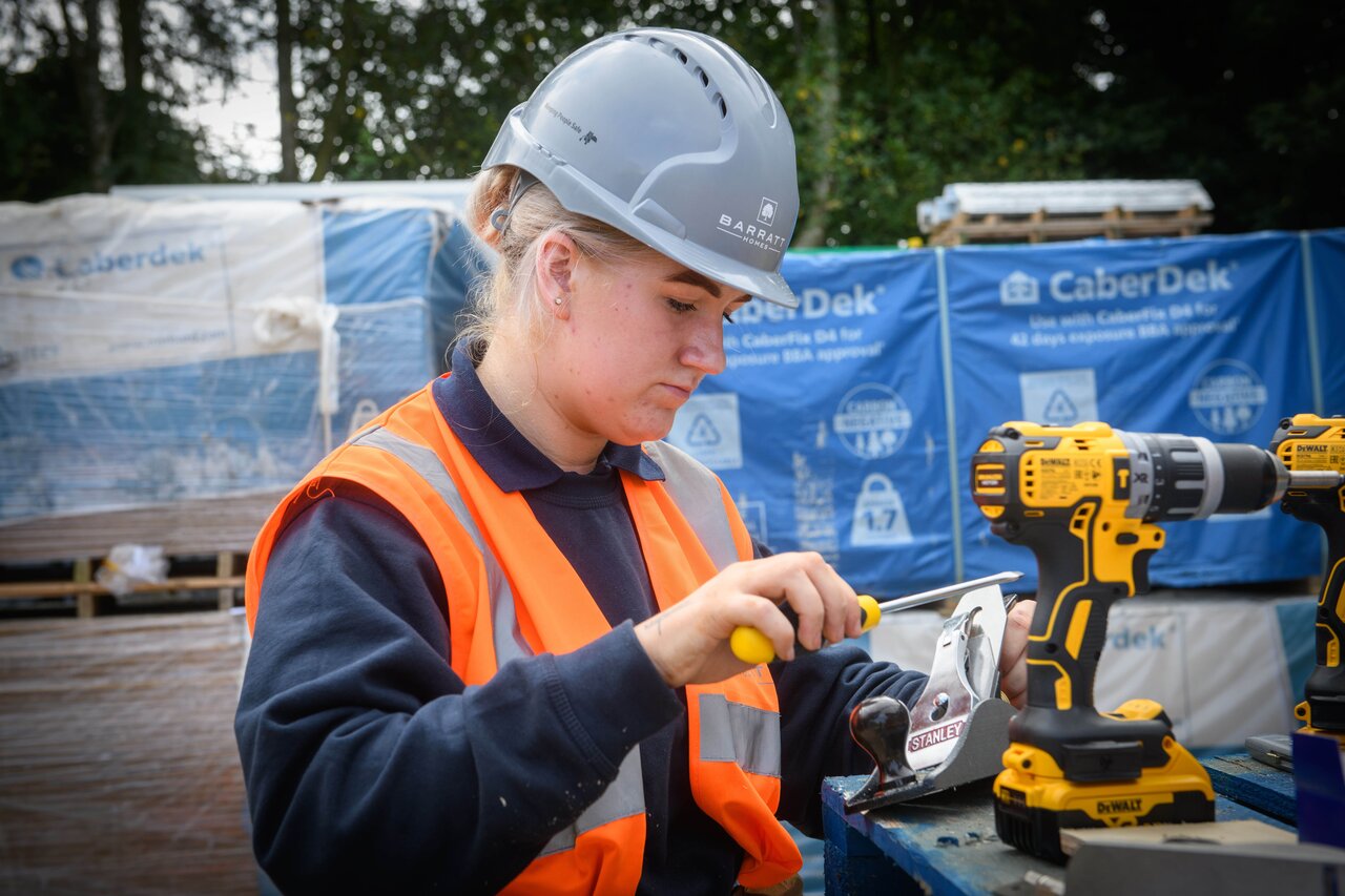 rsz_1barratt_homes_new_apprentices-min-51d7346d