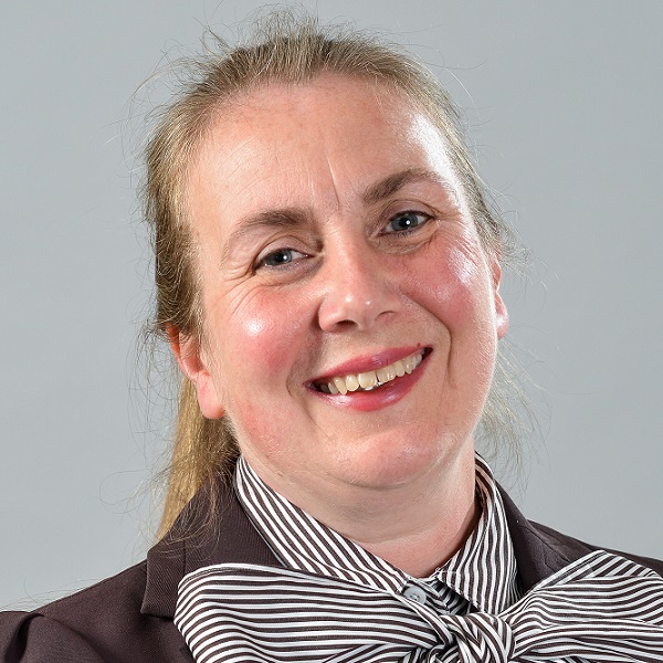 Amanda Simmonds 600 x 600-73a36ec4