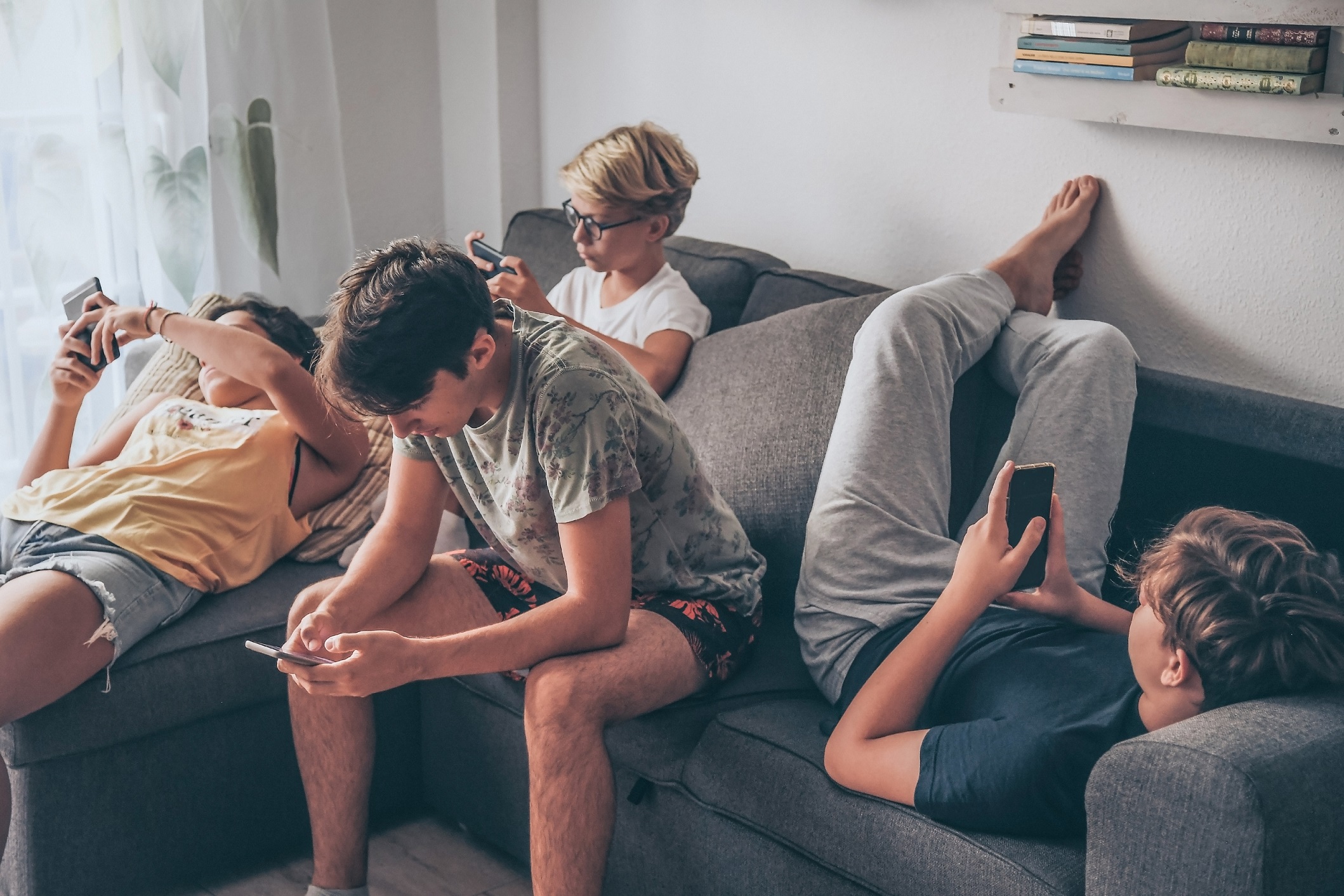 Teenagers on devices in the home_finall-acef7ee3