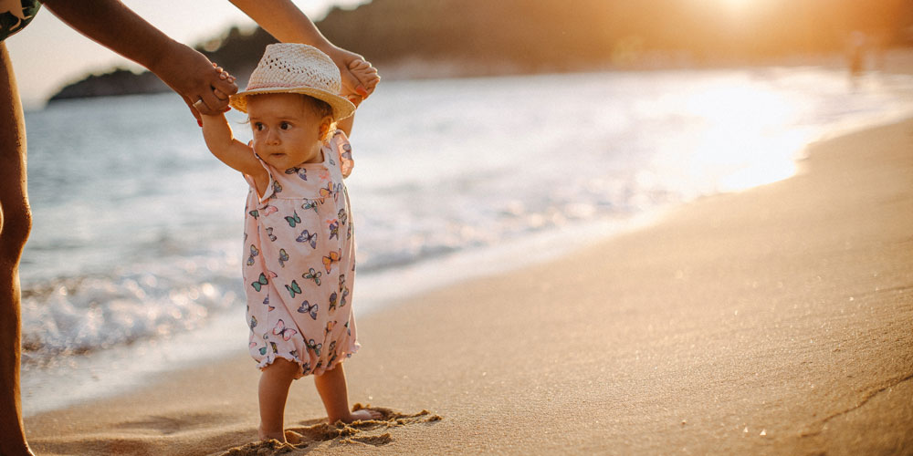 baby-on-beach-e851f862